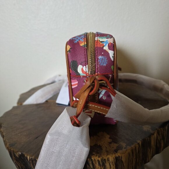 Disney Dooney & Bourke 2023 Christmas Holiday Camera Crossbody Bag NWT Rare - Picture 14 of 16